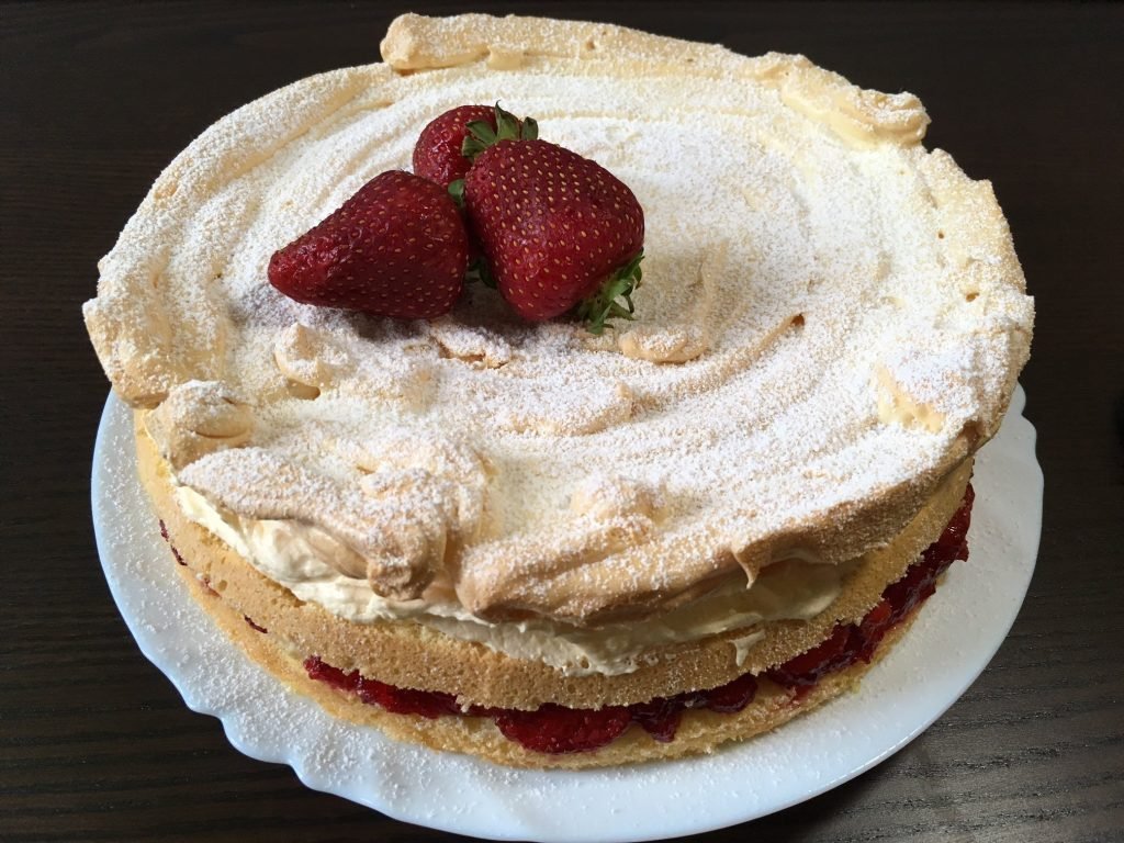 Strawberry cake with meringue