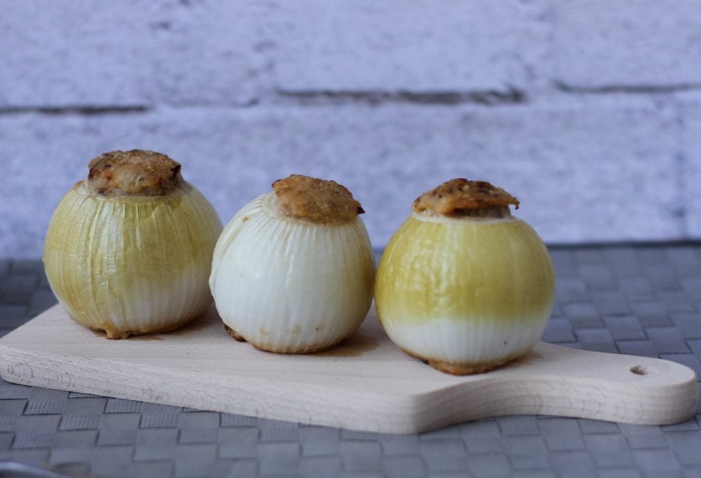 Stuffed onions with minced chicken